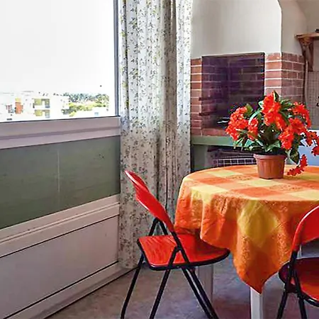1 Bedroom Beautiful In Gallipoli Apartment *