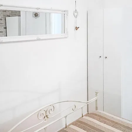1 Bedroom Beautiful In Gallipoli *